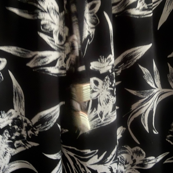 White House Black Market Black and Ivory Floral Tropical ankle pants size L - Picture 2 of 11